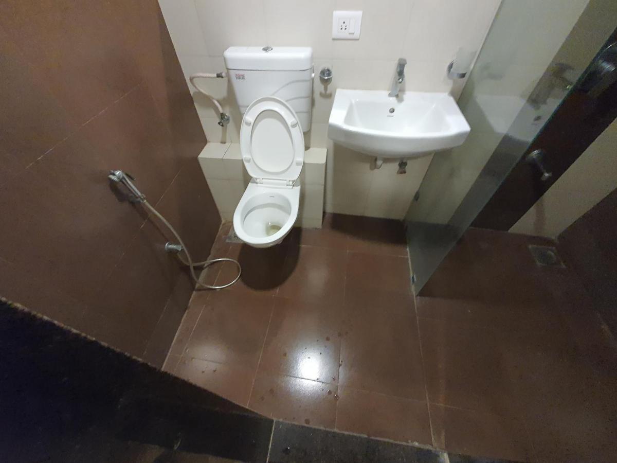 P C Homes At Belliza Near Airport Surat Ngoại thất bức ảnh