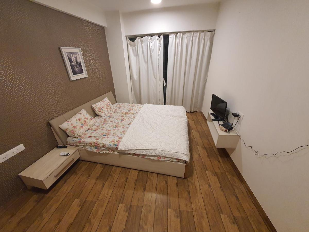 P C Homes At Belliza Near Airport Surat Ngoại thất bức ảnh